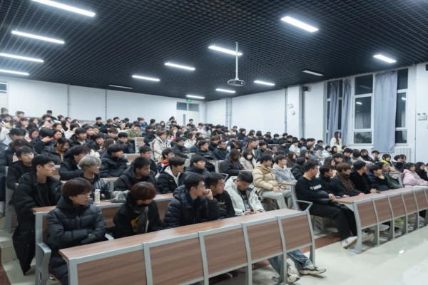 重返校园，共话成长｜城市学院开展优秀校友经验分享会