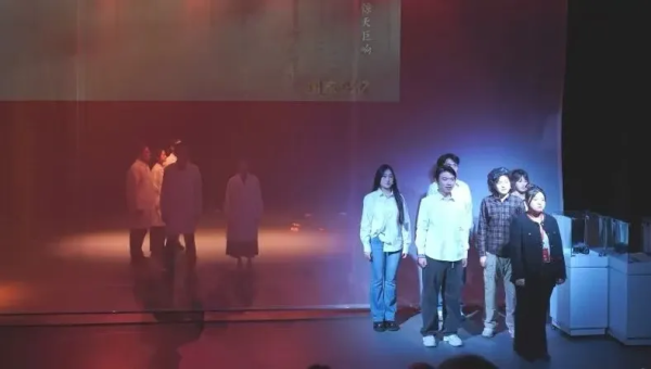 乐鱼官网手机网页版原创话剧《脊梁》即将亮相辽宁省第十三届艺术节