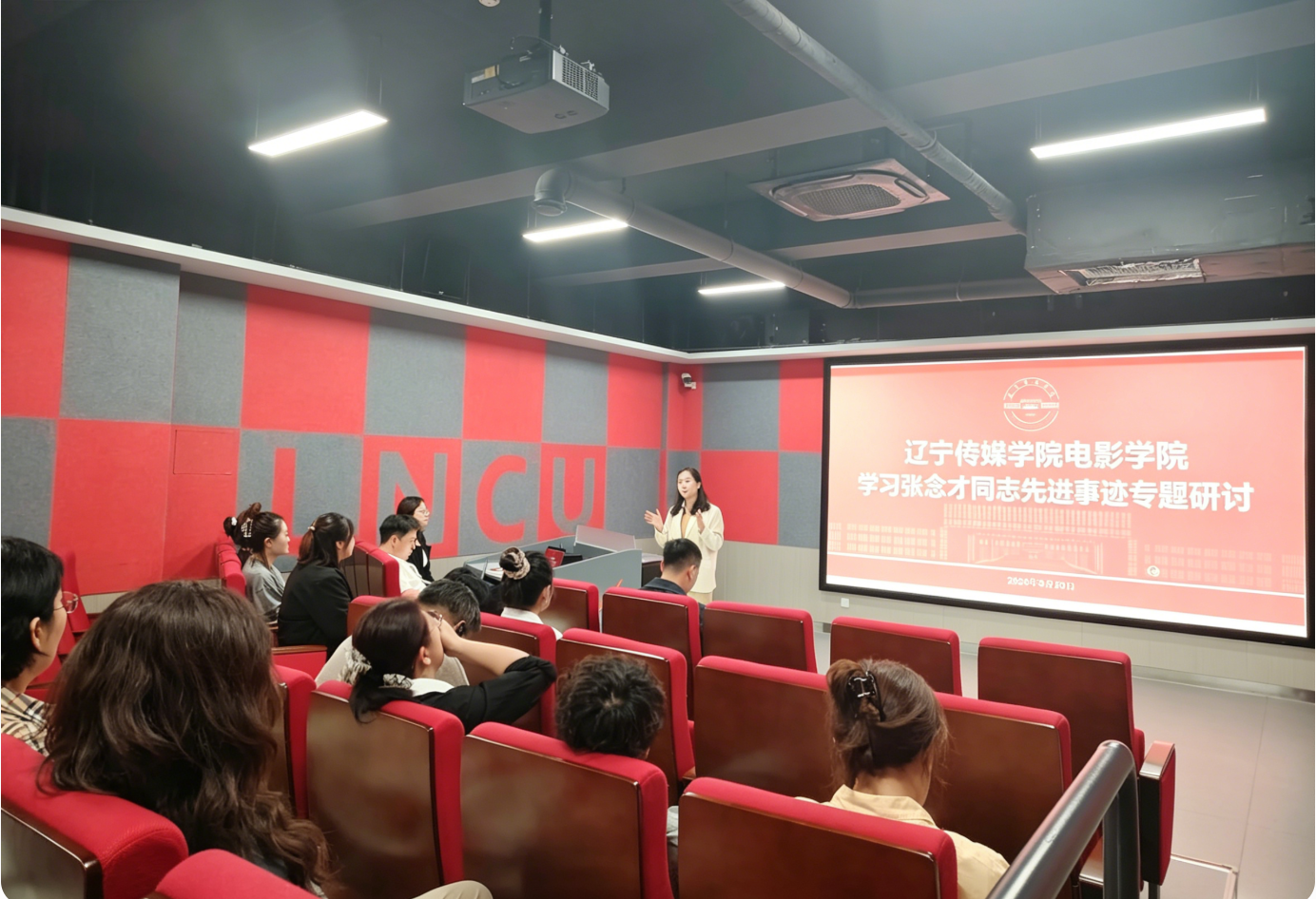 学榜样铸师魂 育新人守初心